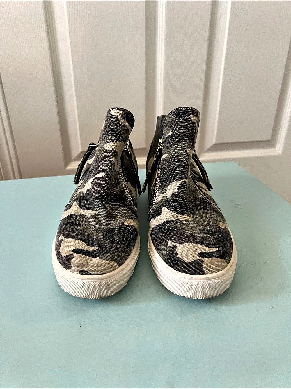 Steve Madden Side-Zip Sneakers Green Camo Pattern Size 8